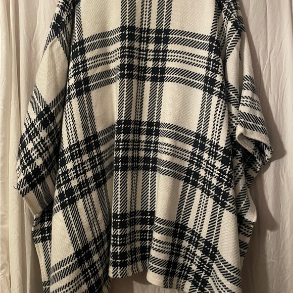 Abercrombie & Fitch Soft, Plaid Wrap- one size - Picture 3 of 4